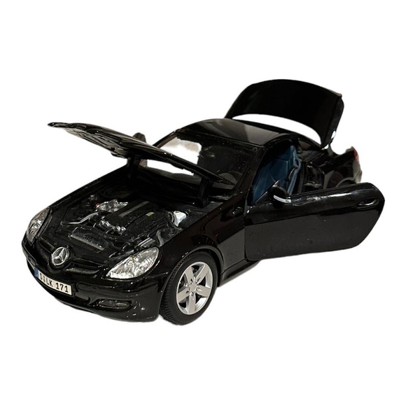 Maisto Model Car Mercedes Benz SLK Black 1:18 Scale Model Car Diecast Model Car - Picture 3 of 6